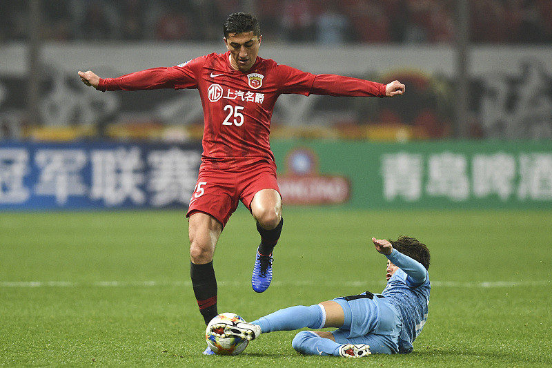 清晨体能课后，埃因霍温官宣签约备战中超，话题不断，轮换策略成焦点